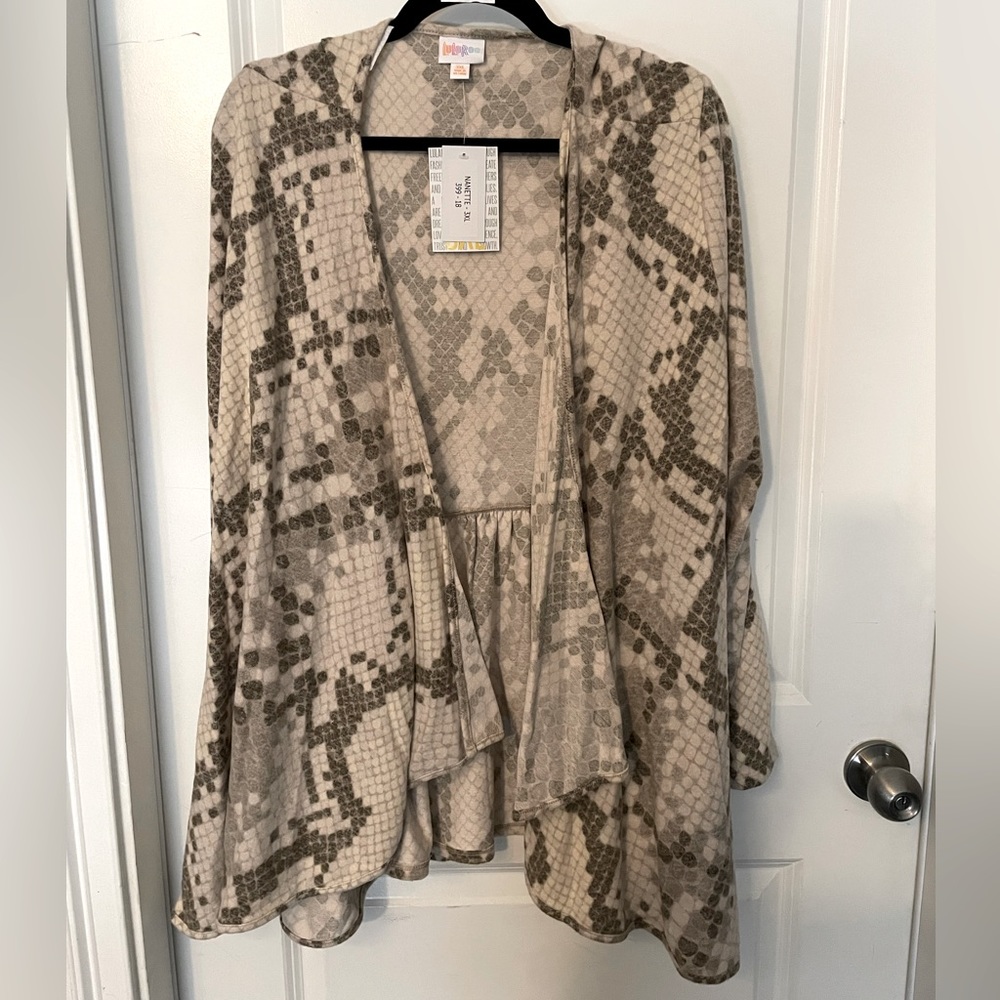 LuLaRoe 3xl Nannette sweater digital camo